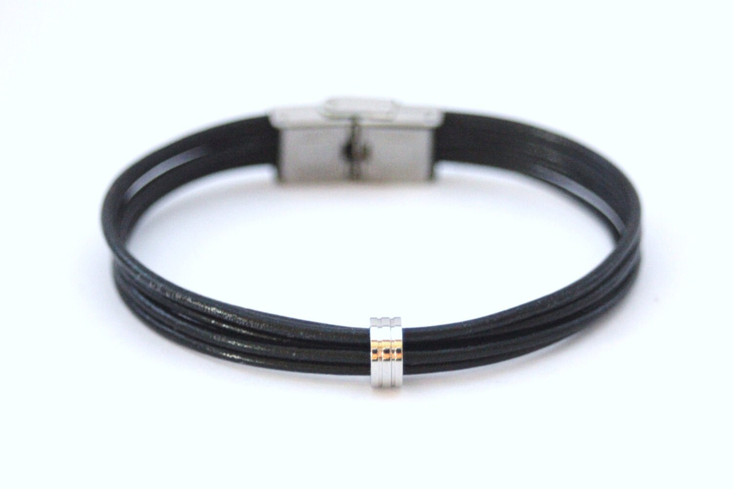 Herrenarmband Aus Schwarzem Leder Und Stahlperle Mit Edelstahlverschluss Herrenarmband Aus Schwarzem Leder Und Stahlperle Mit Edelstahlverschluss von EmmaFashionStyle
