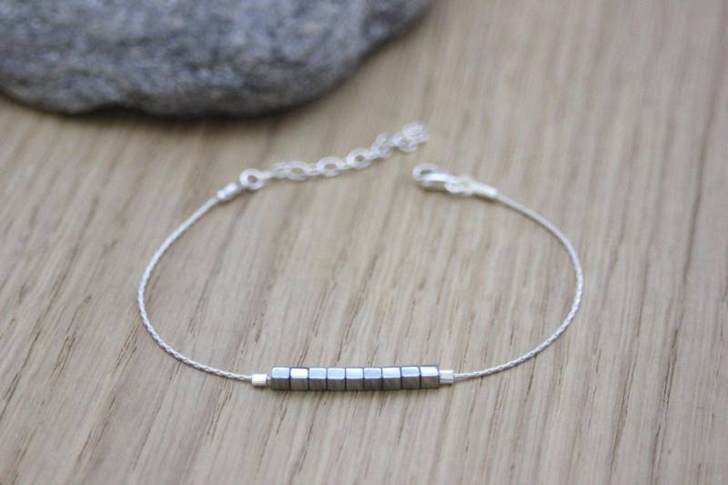 Massives Silberarmband Mit Kleinen Silbernen Hämatitwürfeln 2mm Massives Silberarmband Mit Kleinen Silbernen Hämatitwürfeln 2mm von EmmaFashionStyle