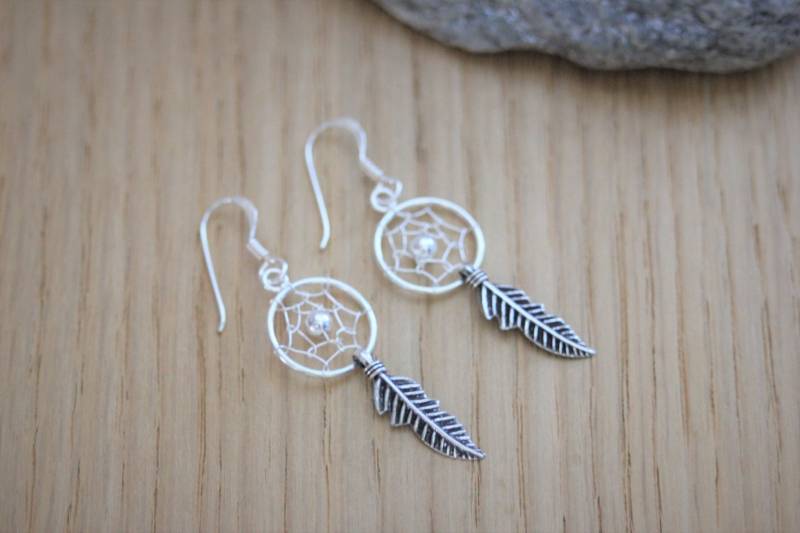 Traumfänger-Ohrringe Aus Massivem Silber Mit Feder Im Boho-Chic-stil Traumfänger-Ohrringe Aus Massivem Silber Mit Feder Im Boho-Chic-stil von EmmaFashionStyle