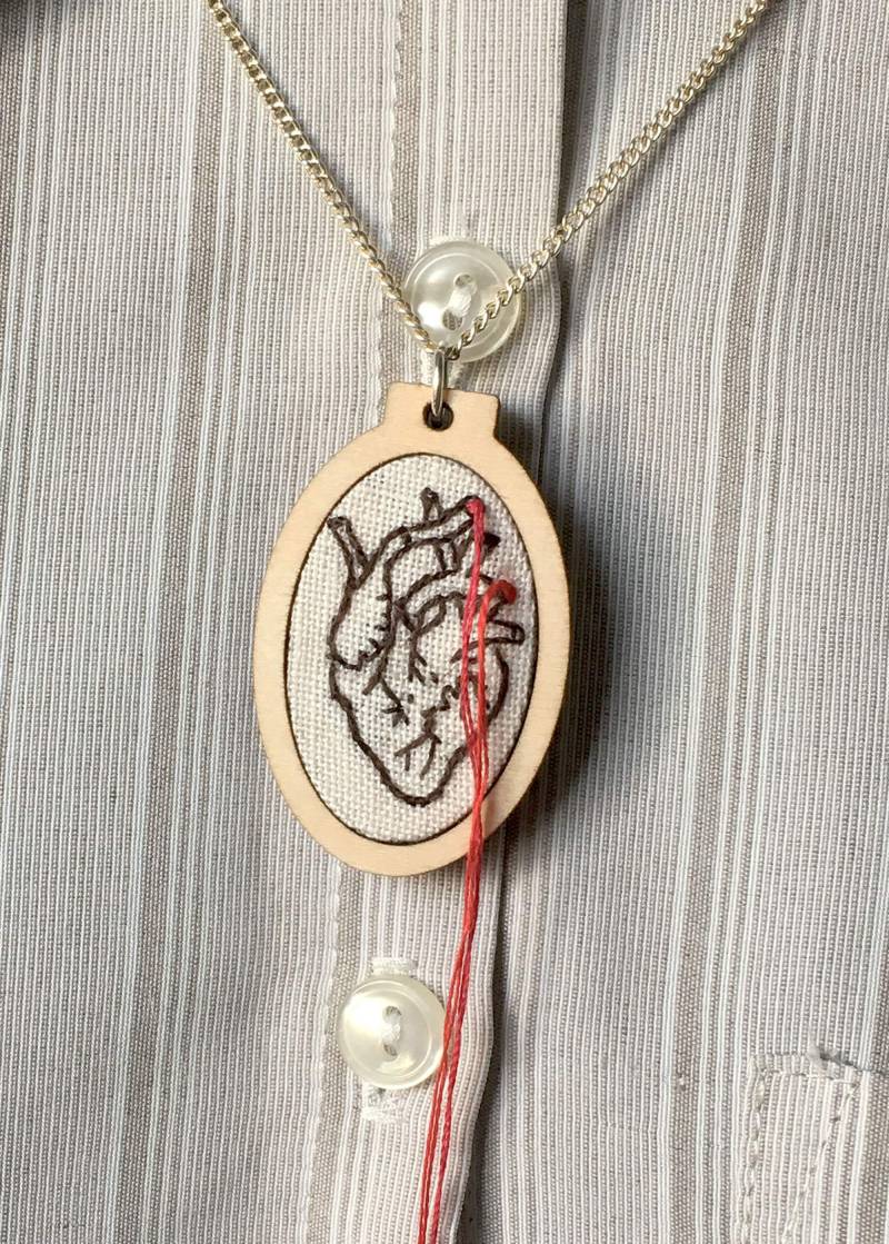 Tränendes Herz-Anhänger Tränendes Herz-Anhänger von EmmaJaneDuggan