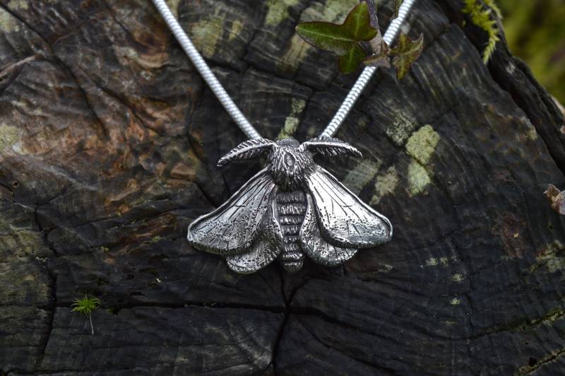 sterling Silber Motten-Halskette Mit Gürtel - Handgemachter Schmetterlings-Schmuck von EmmaKeatingJewellery