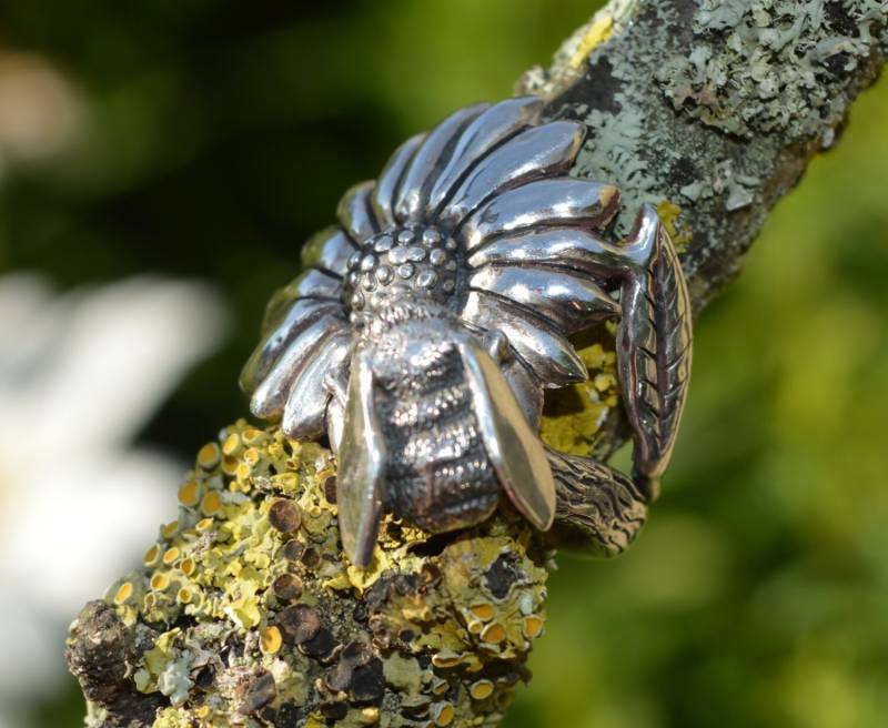Emma Keating Silber Ring Mit Einer Biene - Gänseblümchen Handgemachte Und Margerite von EmmaKeatingJewellery