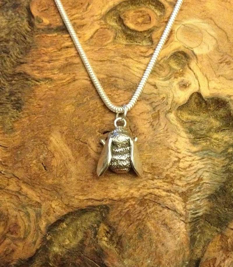 sterling Silber Hummel Anhänger - Natur Inspiriert Halskette von EmmaKeatingJewellery