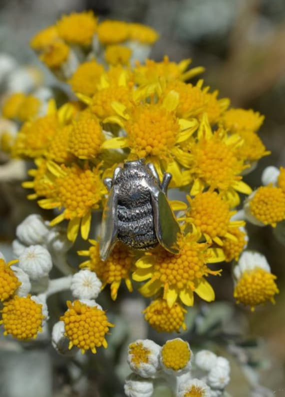 Hummel Anstecknadel - Echtsilber Lebensgroße Brosche Handgemachter Natur Inspirierter Wildtier Schmuck Von Emma Keating von EmmaKeatingJewellery