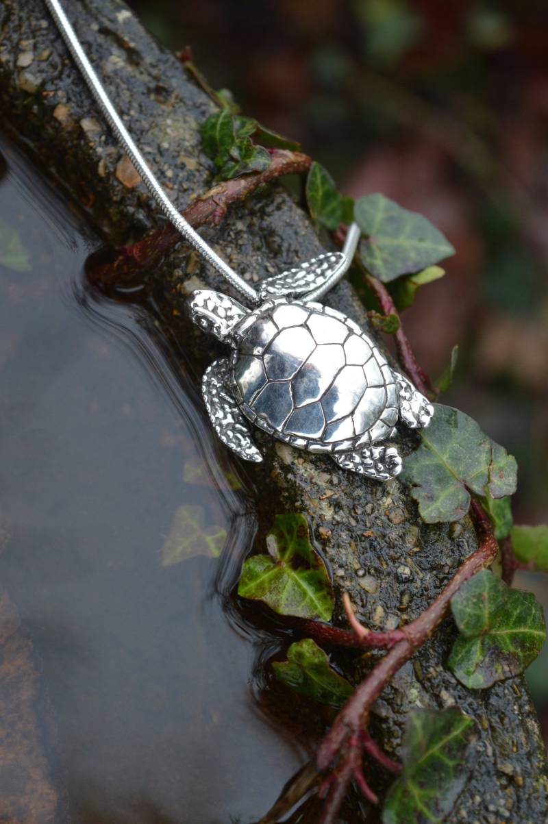 Handgemachte Sterling Silber Meeresschildkröte Halskette - Handgemachter Schmuck von EmmaKeatingJewellery