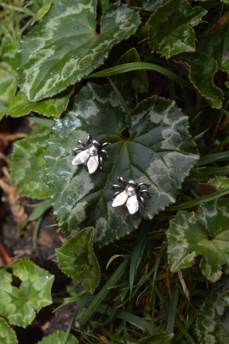 sterling Silber Fliegen Ohrstecker - Handgemachter Insekten Schmuck von EmmaKeatingJewellery