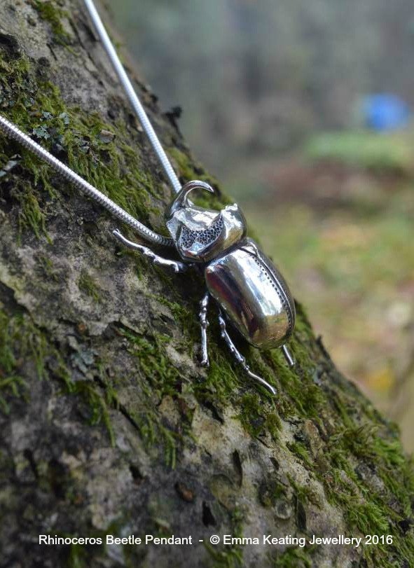 sterling Silber Nashornkäfer Halskette - Insekt Anhänger in Lebensgröße von EmmaKeatingJewellery
