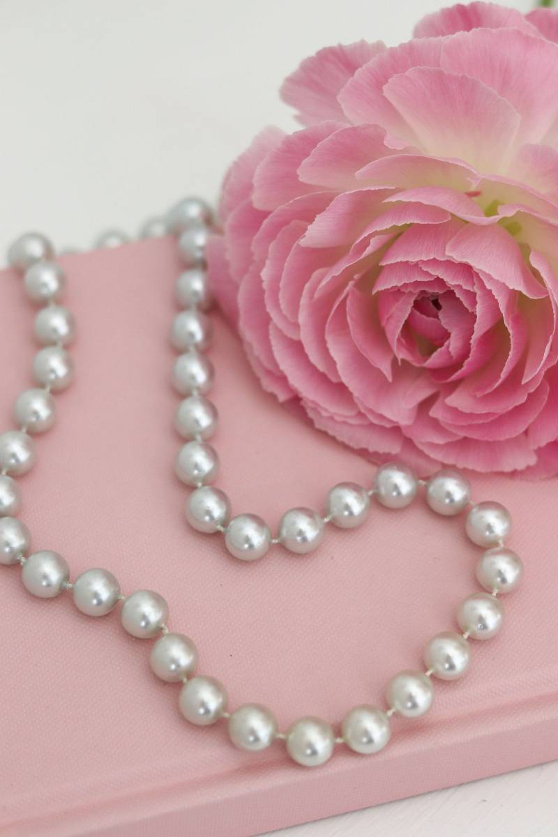 Hellgraue Kunstperlenkette - Vintage Perlenkette von EmmaLondonVintage