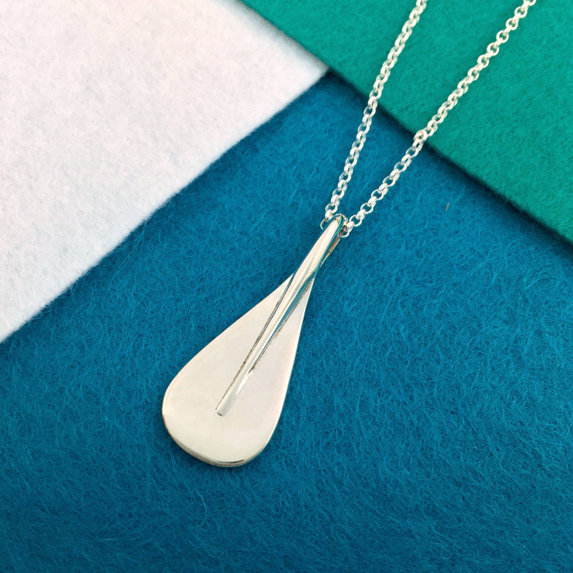 Personalisierte Paddleboard Paddle Boarding Silber Anhänger Halskette Personalisierte Paddleboard Paddle Boarding Silber Anhänger Halskette von EmmaMogridgeJeweller