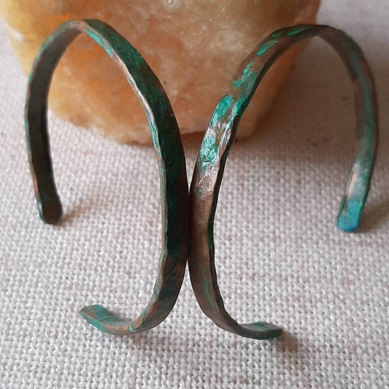 Set Von 2 Armreifen Aus Recyceltem Kupfer, Handgemacht in Bayern, Patiniert von EmmaSanderKreationen