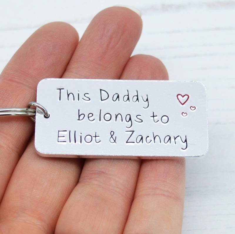 Dieser Daddy Gehört Als Schlüsselanhänger Dazu Dieser Daddy Gehört Als Schlüsselanhänger Dazu von EmmaStampedwithLove