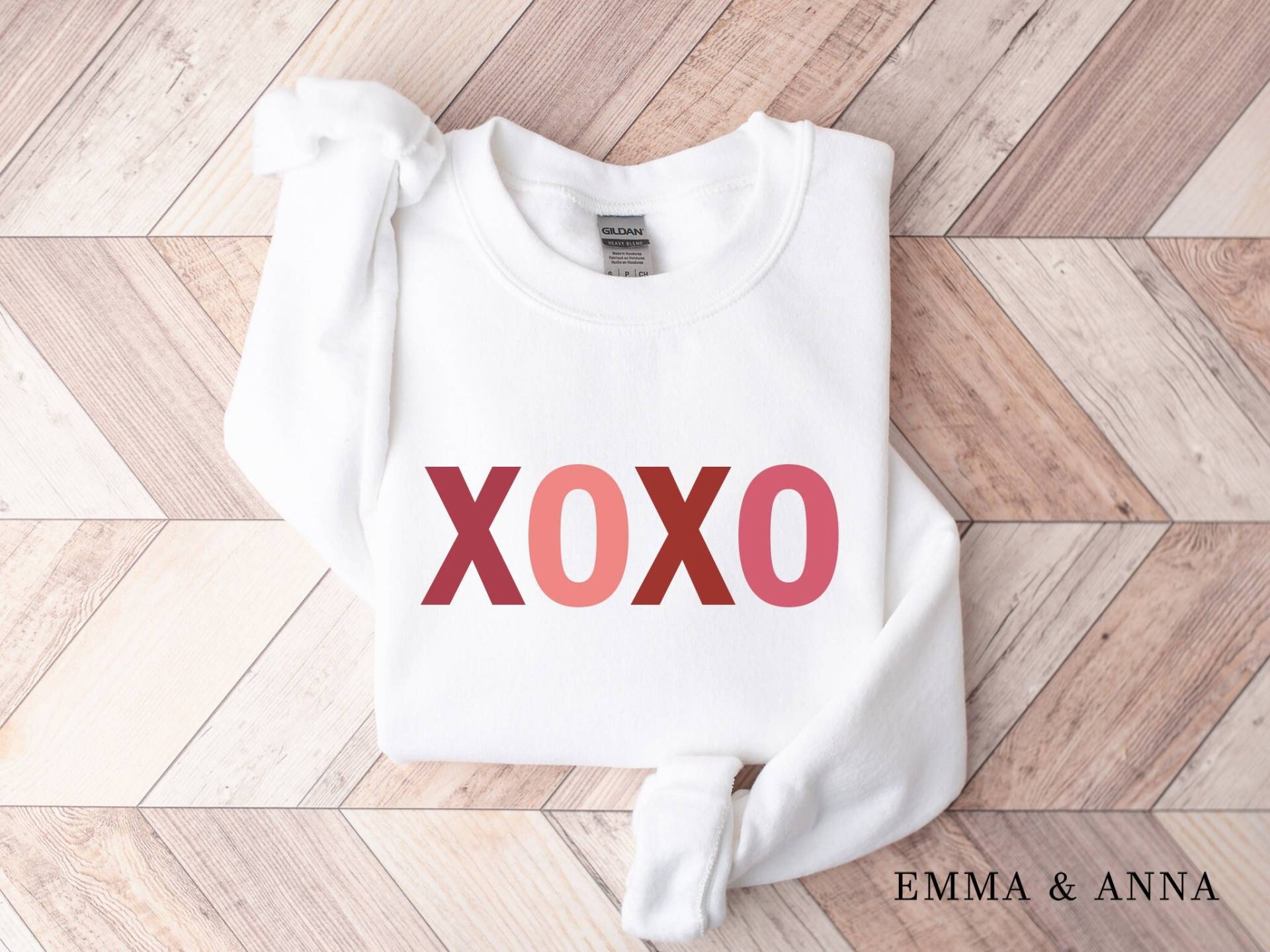 Valentinstag Sweatshirt, Xoxo Valentinstagsshirt, Love Valentinstagshemden Für Frauen, Crewneck von EmmaandAnnaApparel