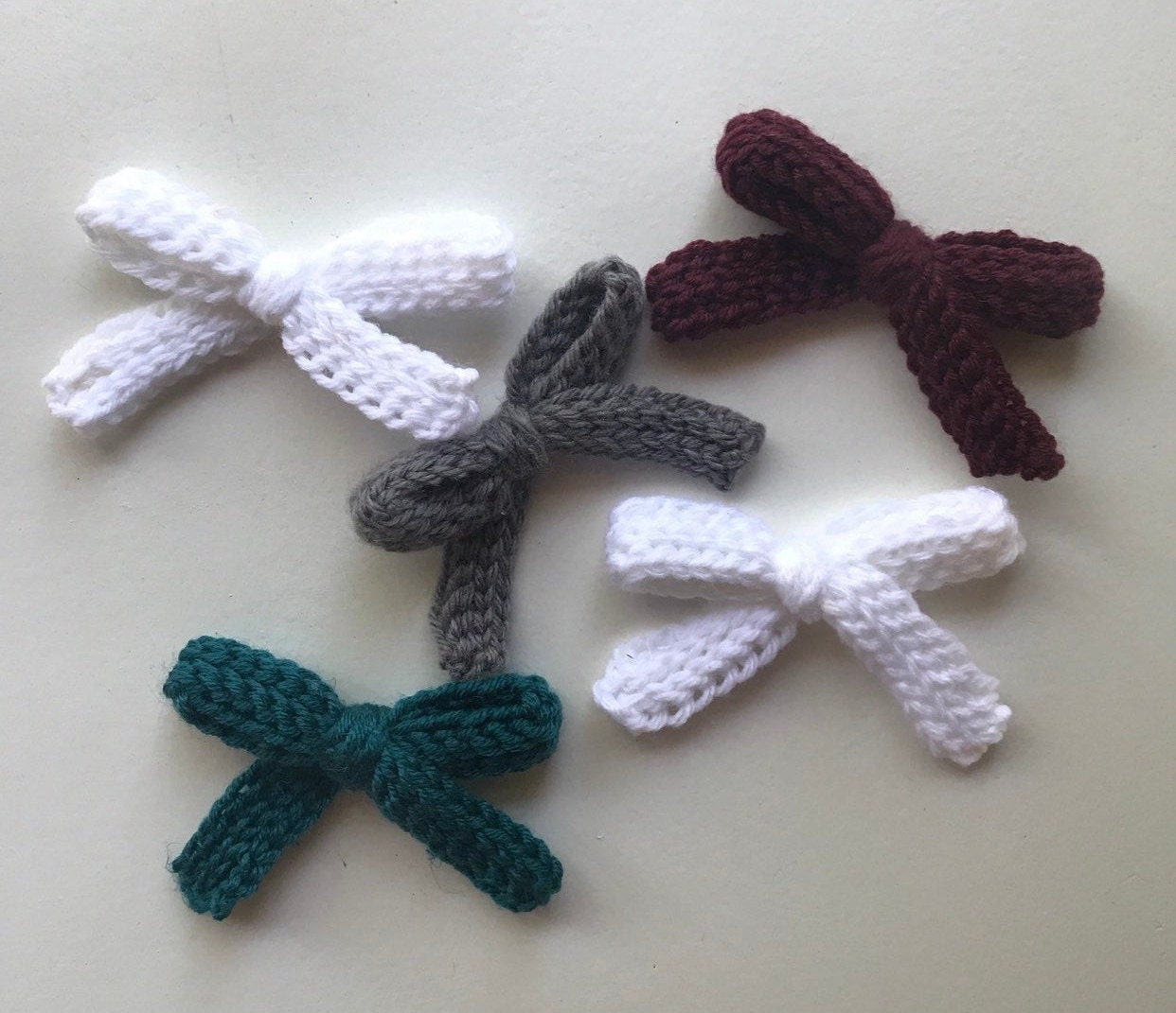 Häkelbögen - Baby Mädchen Bögen Neugeborene Schulmädchen Zopfbögen Handgemachte von EmmaandMa