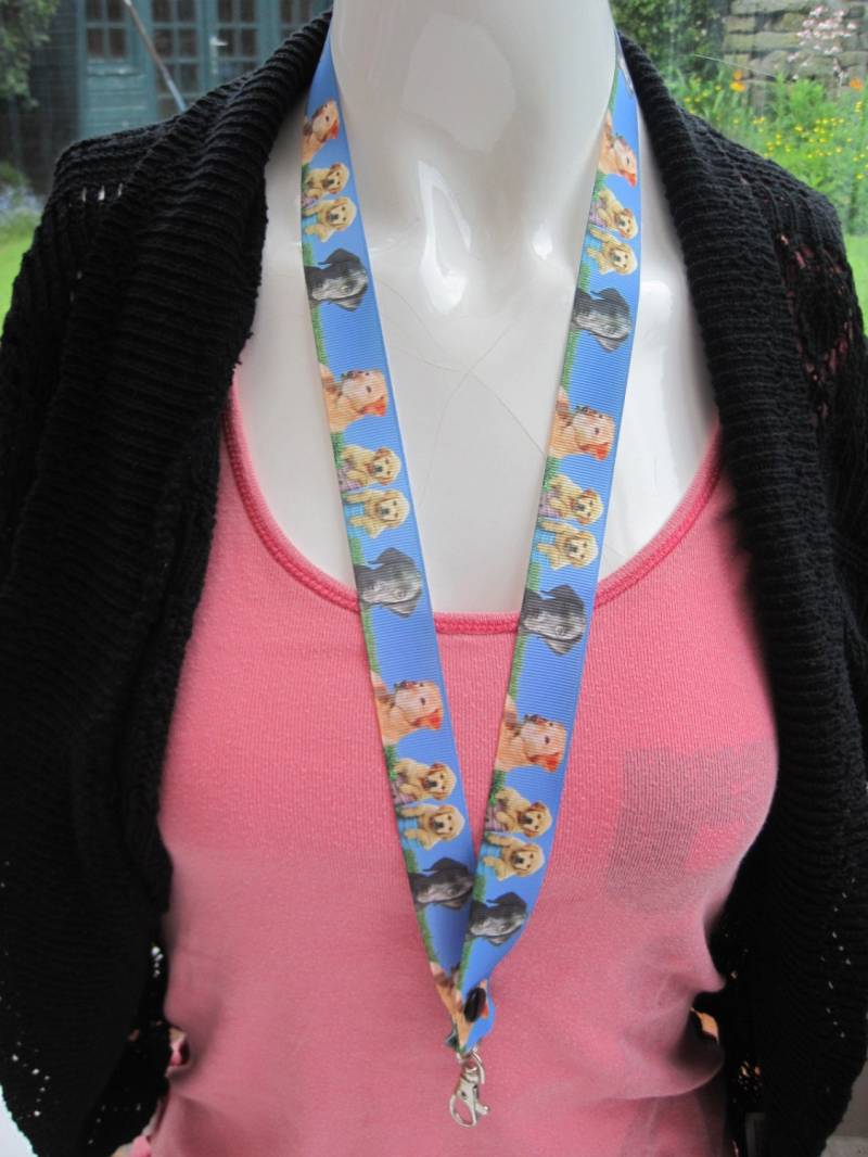 Labrador Retriever Hund Ausbrecher Lanyard Schlüssel, Pfeife, Id Abzeichen Schwarz Gelb Labrador Retriever Hund Ausbrecher Lanyard Schlüssel, Pfeife, Id Abzeichen Schwarz Gelb von Emmabeescrafts
