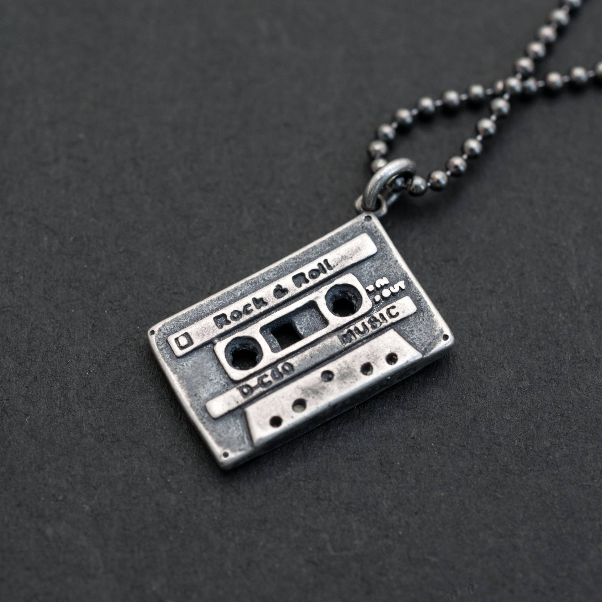 Jewellery Gift For Men Geschenk Für Ihn Sterling Silber Halskette Männer Retro Kassette Band Musik Nicht Binärer Schmuck von EmmanuelaForMen