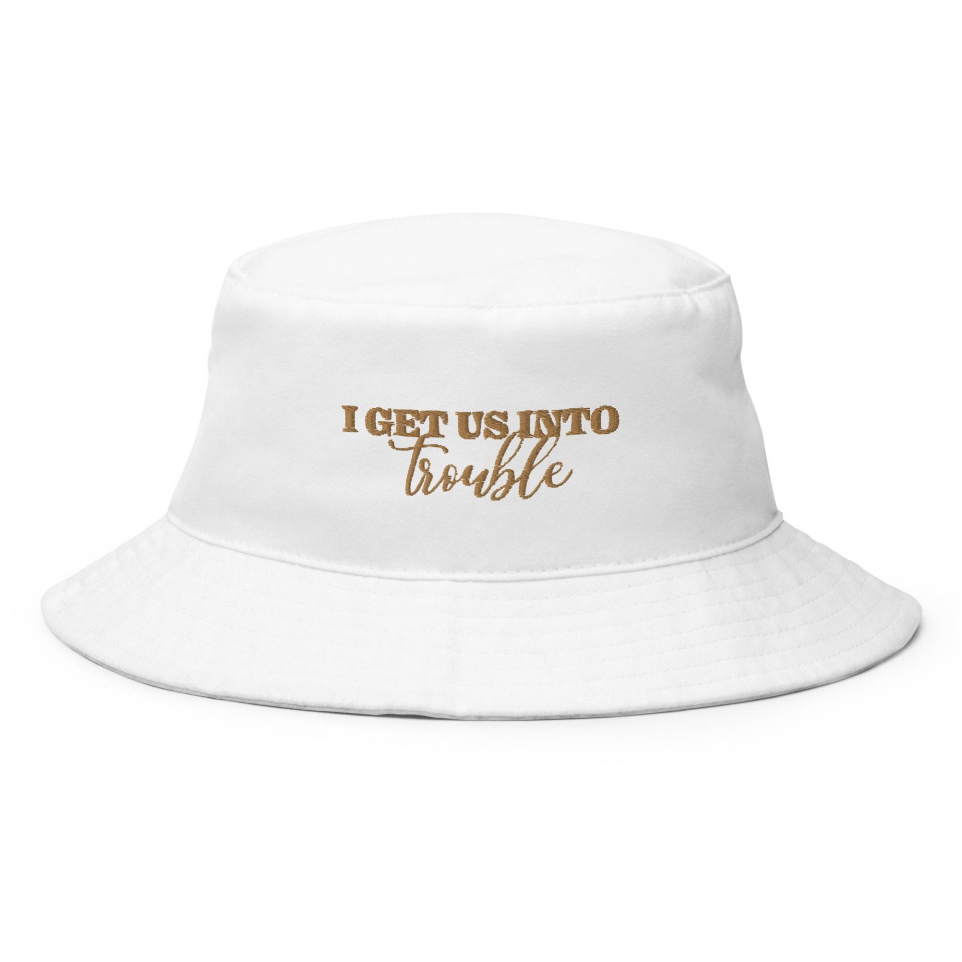 I Get Us Into Trouble Bucket Hat | Passende Mützen Schwestern Beste Freundin Personalisierte Eimermütze Schwester Geschenk von EmmarieDesignsCo