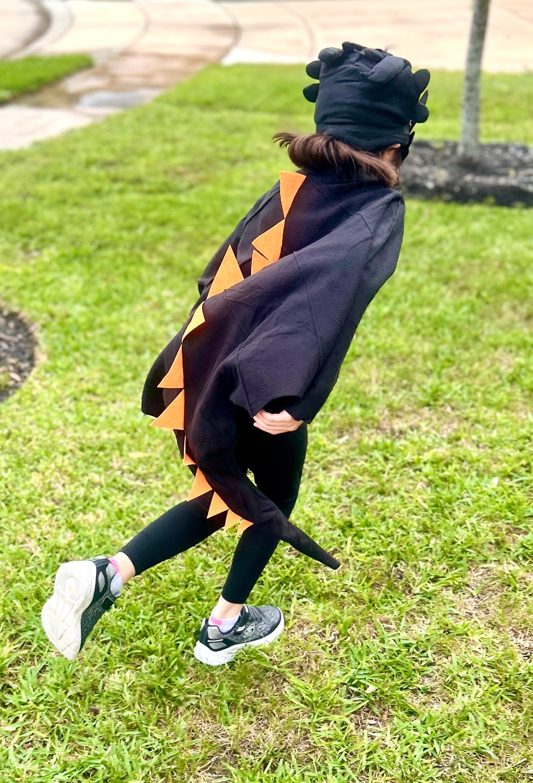 Drache, Dinosaurier Umhang - Kinderkostüm Halloweenkostüm- Disfraz Halloween Drache, Dinosaurier Umhang - Kinderkostüm Halloweenkostüm- Disfraz Halloween von EmmasArtsandMore
