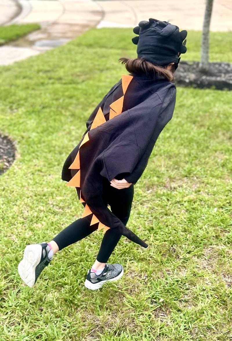 Drache, Dinosaurier Umhang - Kinderkostüm Halloweenkostüm- Disfraz Halloween Drache, Dinosaurier Umhang - Kinderkostüm Halloweenkostüm- Disfraz Halloween von EmmasArtsandMore