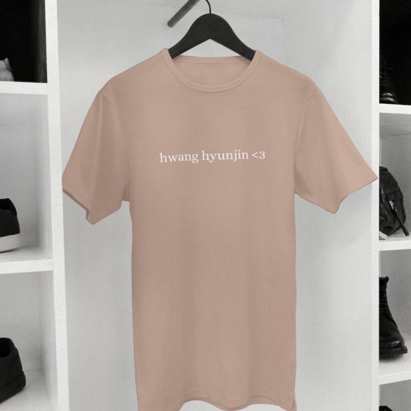 stray Kids Bias-T-Shirt | Bleib Minimal Merch Unisex-Shirt von EmmasMinimalMerch