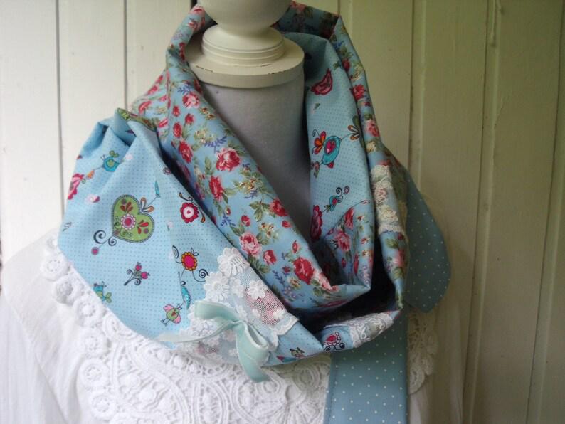 Frühlings Loopschal Vintage Spitzen Perlmuttknöpfe Samtschleife Rosen Vögel Herzen Pink Hellblau 150x24cm Baumwolle Frauenschal Mädchenschal von EmmasRosengarten3