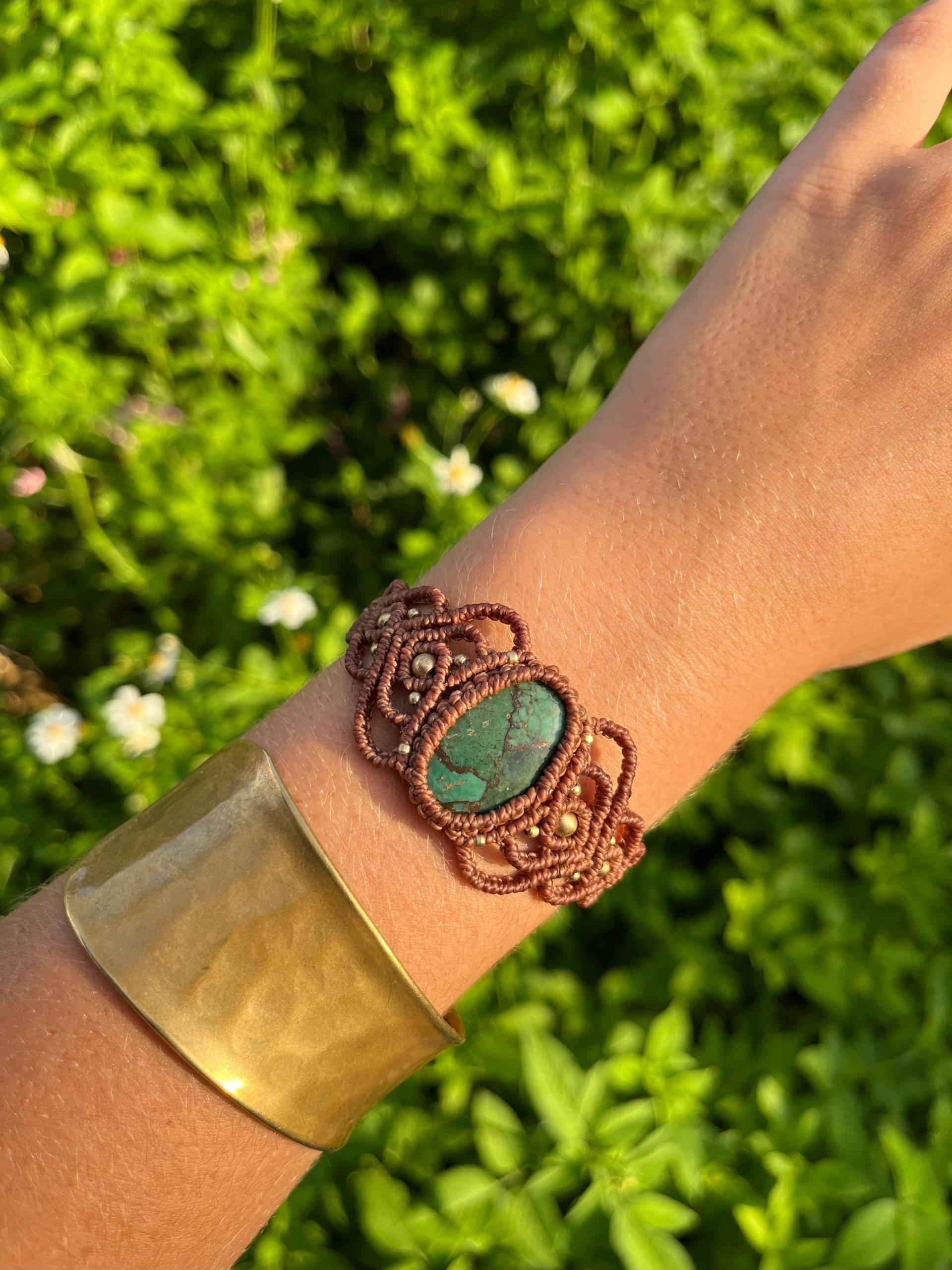 Handgefertigtes Braunes Makramee Armband Mit Edelstein - Verstellbares Boho Einzigartiges Einzigartiges Design von EmmascraftNArt