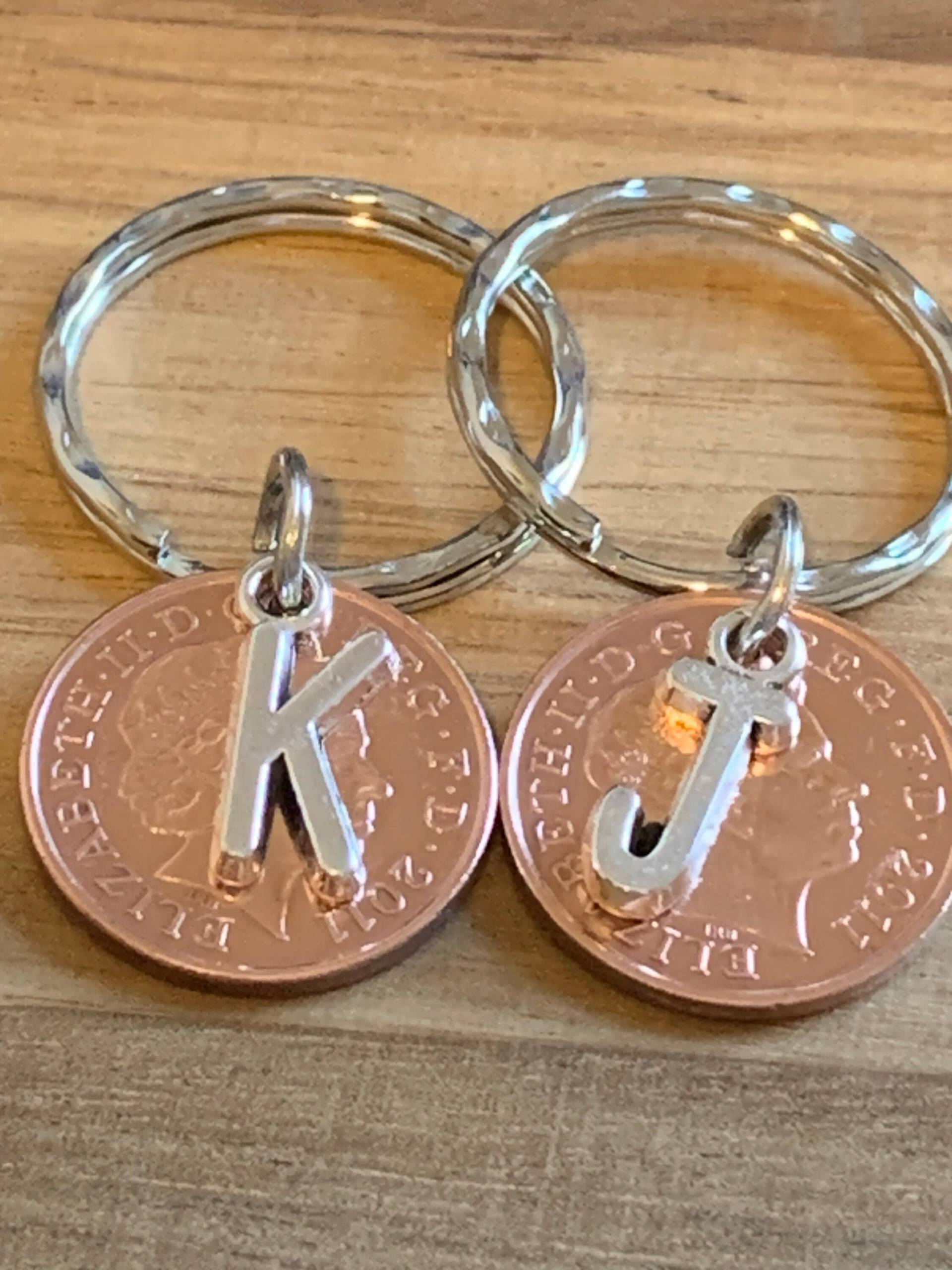 13. Jahrestag Geschenk Für Paare Personalisierte Poliert 2011 Münze Schlüsselanhänger Andenken - in Geschenkbeutel Wählen Sie Initialen von EmmasgiftshopStore
