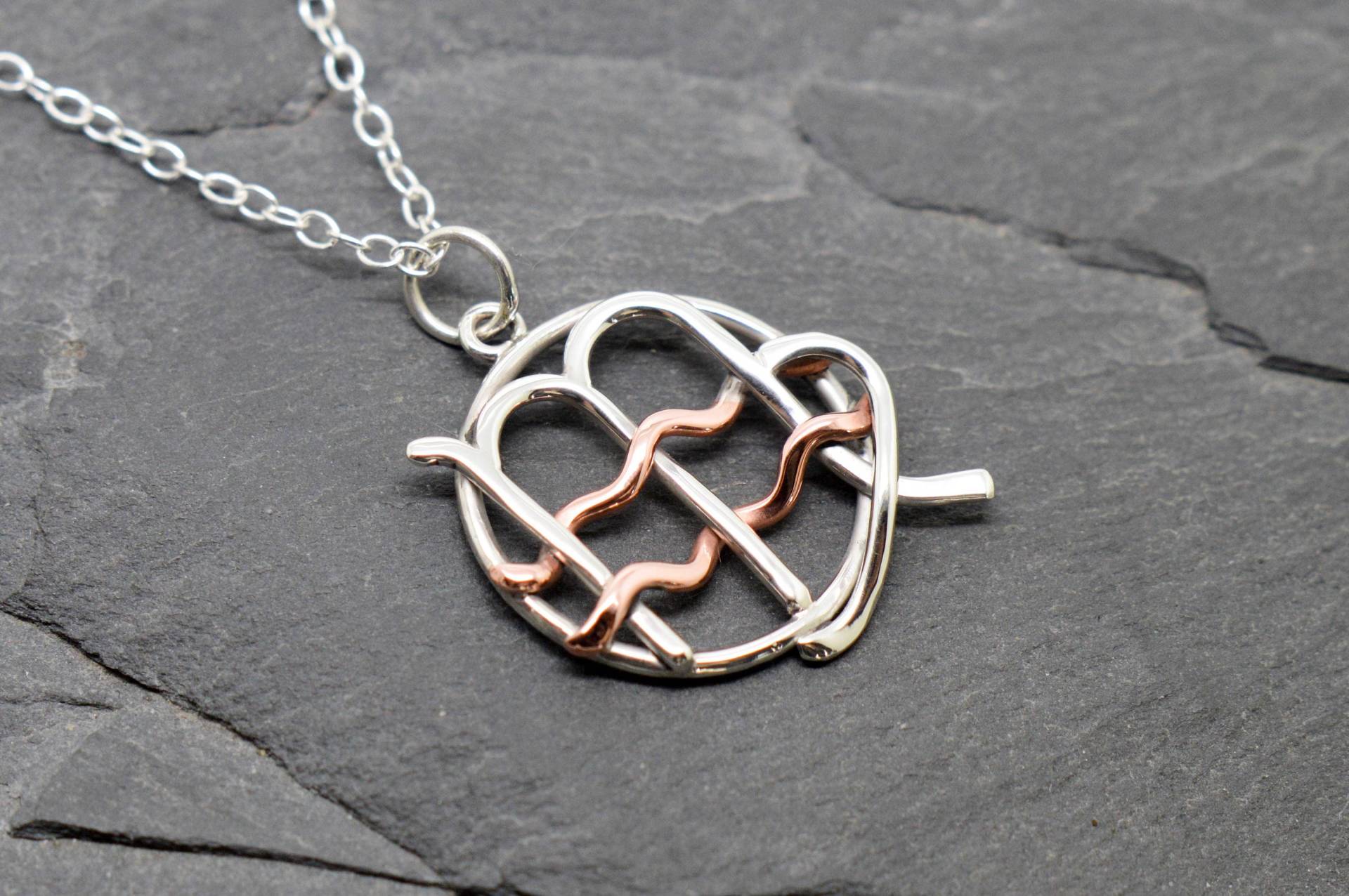 Virgo Aquarius Halskette Aus Sterling Silber Und Poliertem Kupfer Kombiniert Sternzeichen Virgo Aquarius Halskette Aus Sterling Silber Und Poliertem Kupfer Kombiniert Sternzeichen von EmmielousHandmades