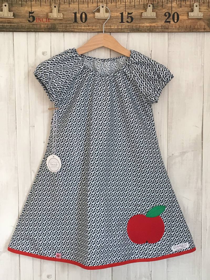 Gr. 98/104 Kleid/Tunika Geblümt in Blau/Weiß Apfel Mädchenkleid Blusenkleid Emmiundliv von EmmiundLiv