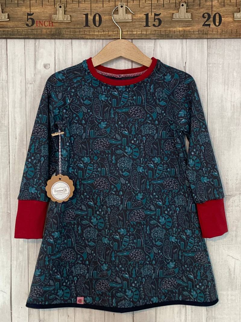 Gr. 98 Jersey Langarm Oberteil/Kleid Waldtiere Dunkelblau Emmiundliv von EmmiundLiv