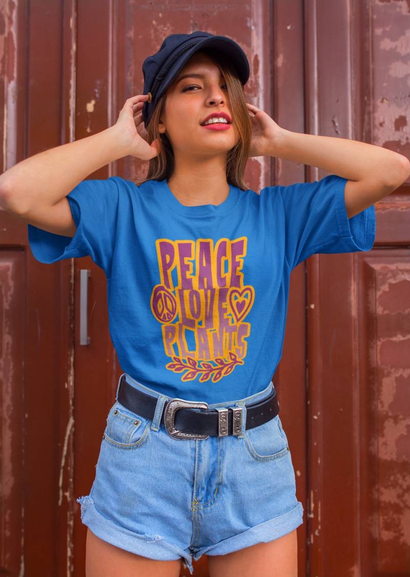 Frieden Liebe Pflanzen Unisex T-Shirt von EmpathHeartCo