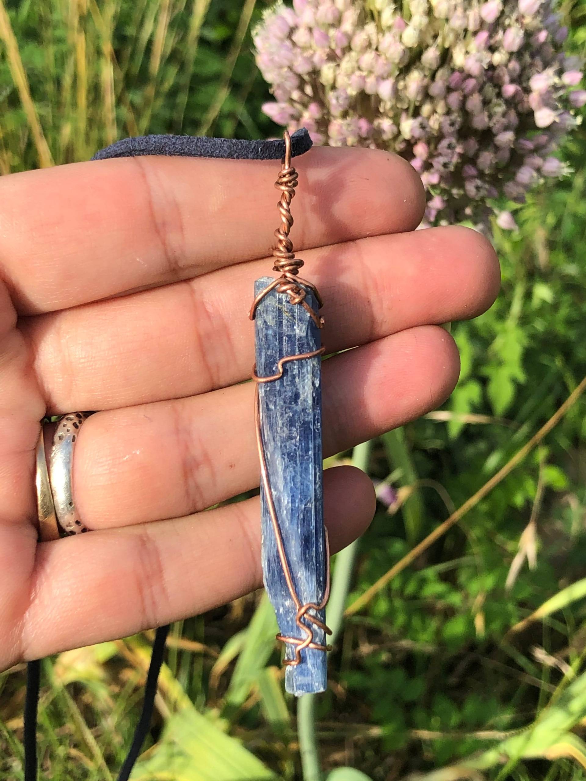 Blaue Kyanit Kupfer Anhänger von EmpathMoonGems