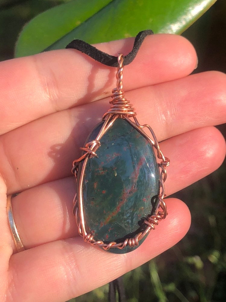 Blutstein Anhänger Blutstein Anhänger von EmpathMoonGems