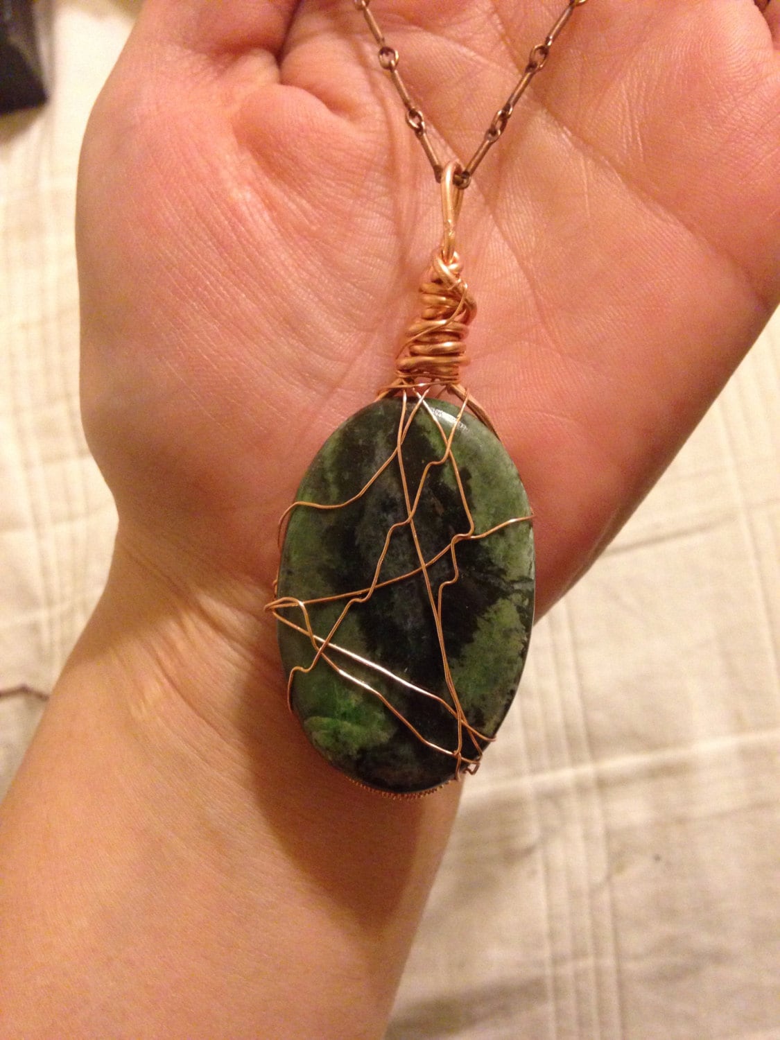 Chromdiopsid Cabochon Halskette von EmpathMoonGems