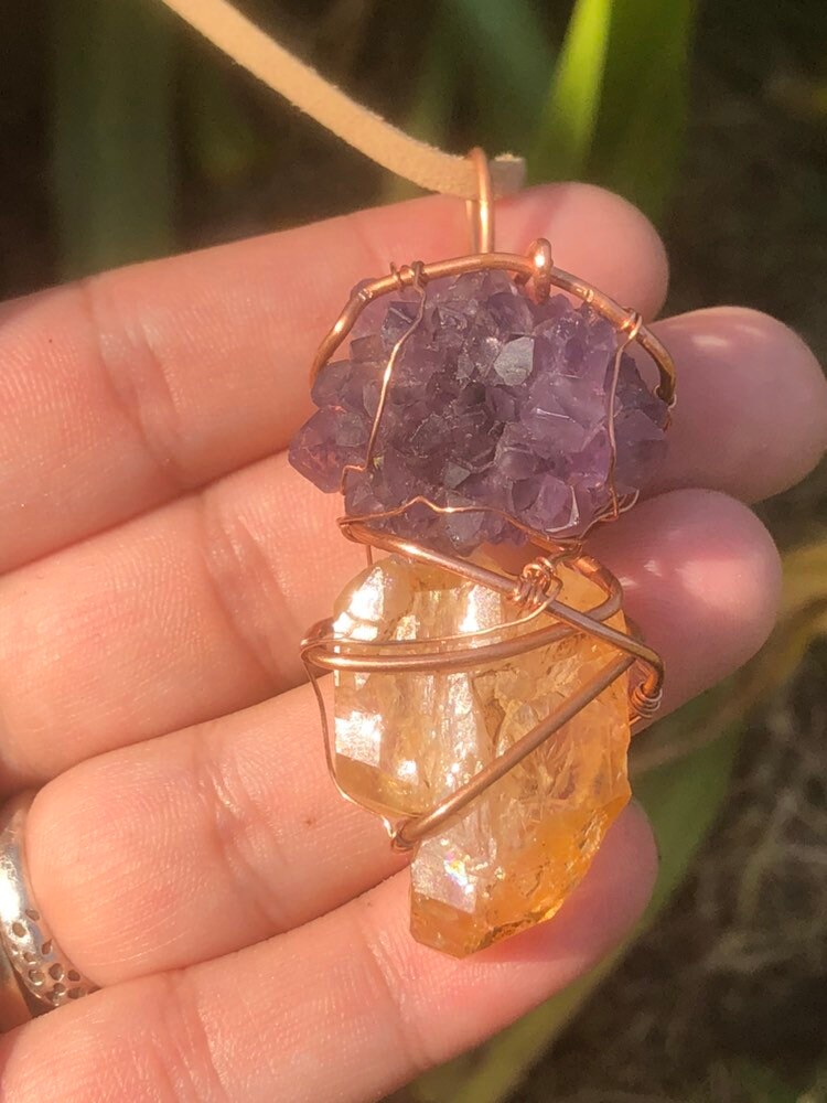 Kristall Kristalle | Amethyst Stufe Und Goldener Fenster Quarz Anhänger von EmpathMoonGems