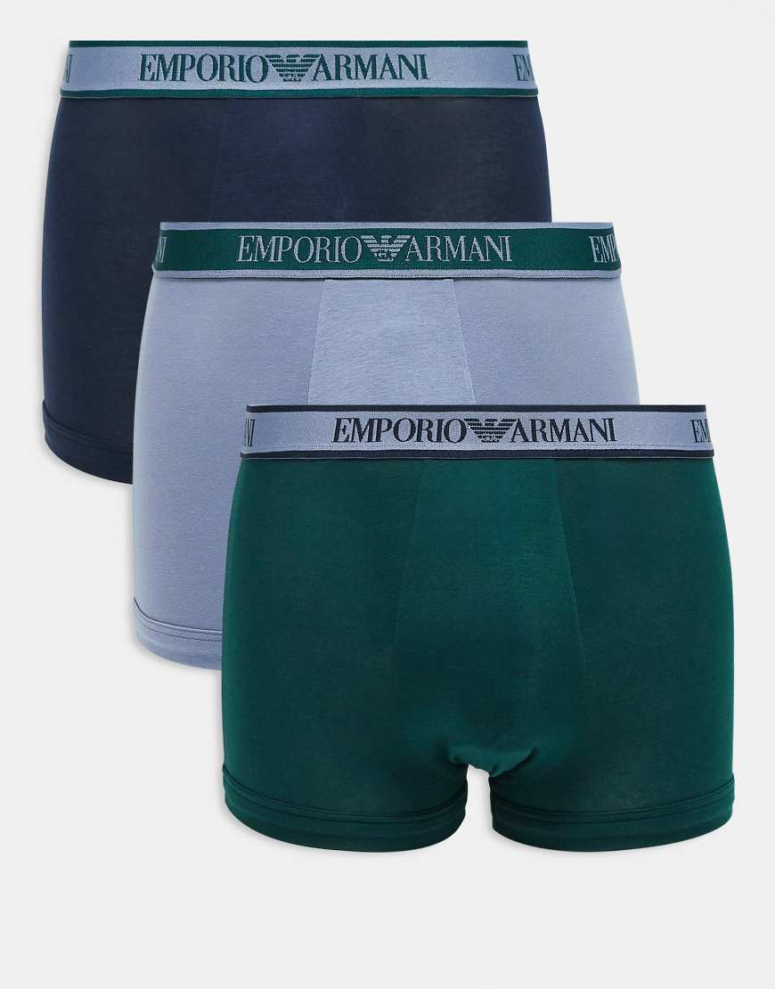 Emporio Armani - 3er-Pack Trunk-Unterhosen in Blau und weiteren Farben mit großem Logo Emporio Armani - 3er-Pack Trunk-Unterhosen in Blau und weiteren Farben mit großem Logo von Emporio Armani