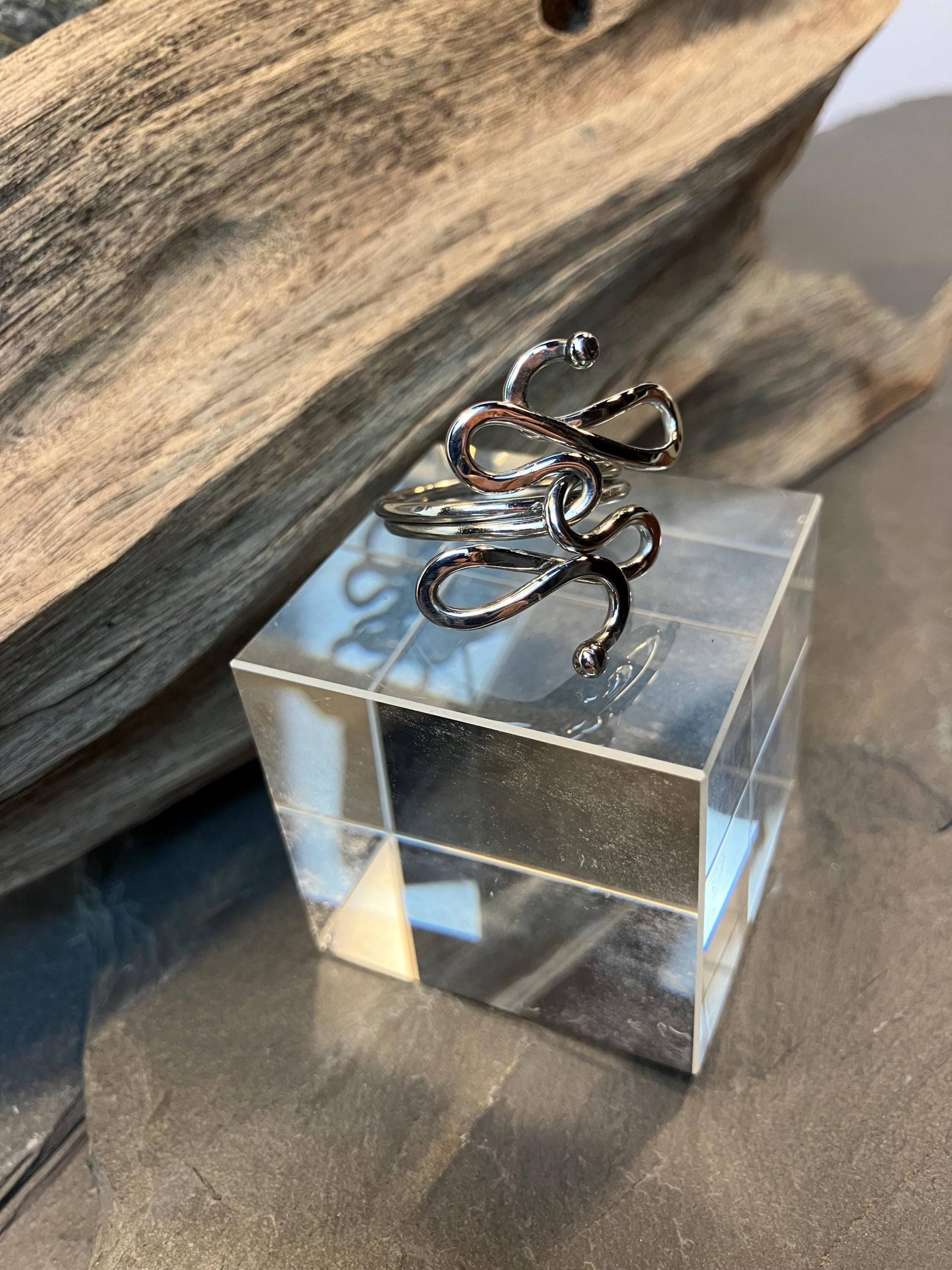 statement Ring Edelstahl- Handgeschmiedet - Filigrane Form Verschlungen von EmporioPapageno