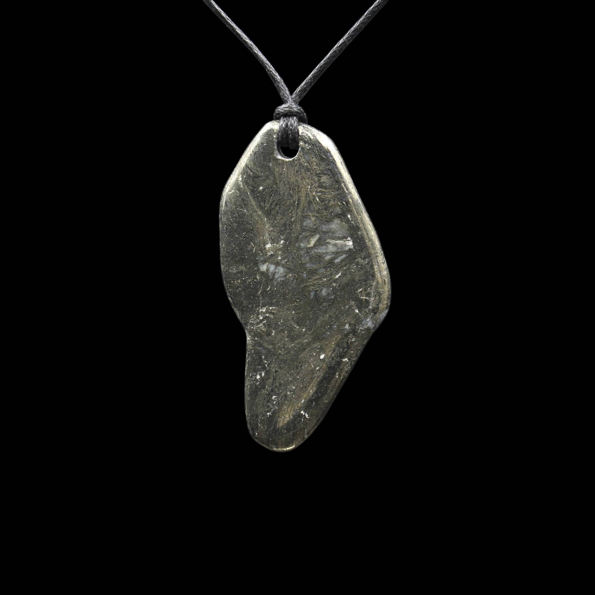 Federpyrit Anhänger - Handarbeit von EmporiumOrnamentum