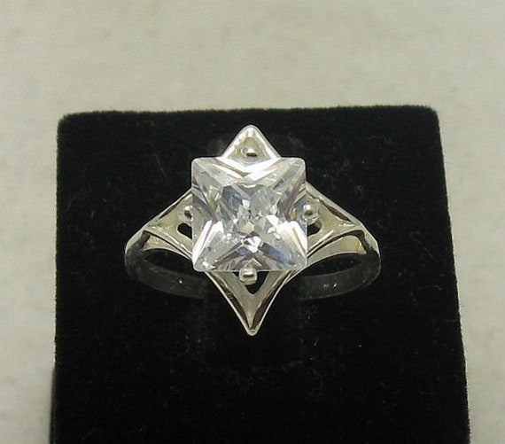 925 Silber Ring R000211 8x8mm Zirkonia Cz 925 Silber Ring R000211 8x8mm Zirkonia Cz von EmpressSilver