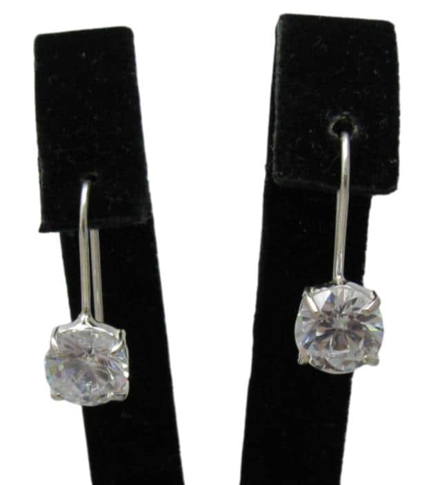 E000425 Silber-Ohrringe 925 Mit Cz E000425 Silber-Ohrringe 925 Mit Cz von EmpressSilver