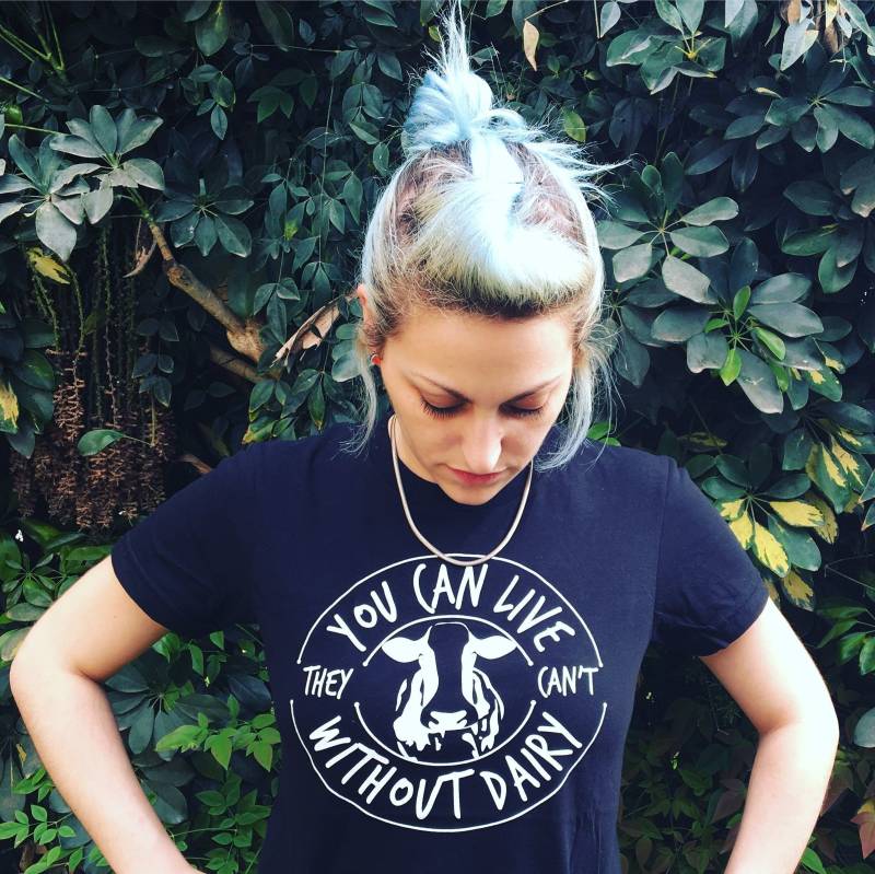 Ohne Molkerei T-Shirt, Vegan Anti-Milch, Fleisch Frei, Milchfrei, Bekleidung, Pflanzenbasierte Shirt, Tierrechte, Tierbefreiung Ohne Molkerei T-Shirt, Vegan Anti-Milch, Fleisch Frei, Milchfrei, Bekleidung, Pflanzenbasierte Shirt, Tierrechte, Tierbefreiung von EmptyCagesClothing