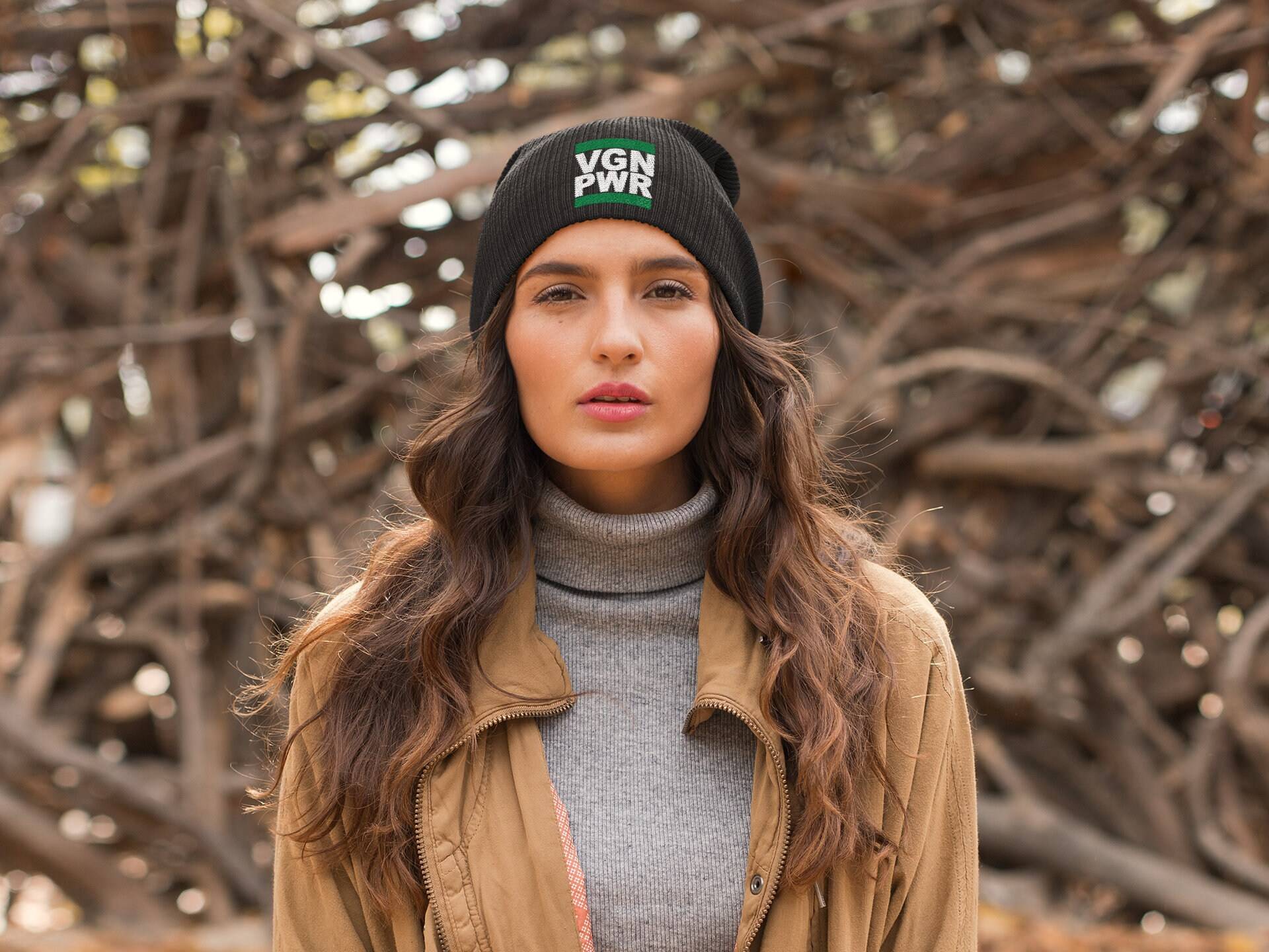 Vegane Power-Mütze, Vegan Beanie, Mütze, Vegan, Milchfrei, Tierrechte, Pflanzenbasiert, Anti-Milch-, Vegan-Bekleidung, Vegan-Mode Vegane Power-Mütze, Vegan Beanie, Mütze, Vegan, Milchfrei, Tierrechte, Pflanzenbasiert, Anti-Milch-, Vegan-Bekleidung, Vegan-Mode von EmptyCagesClothing