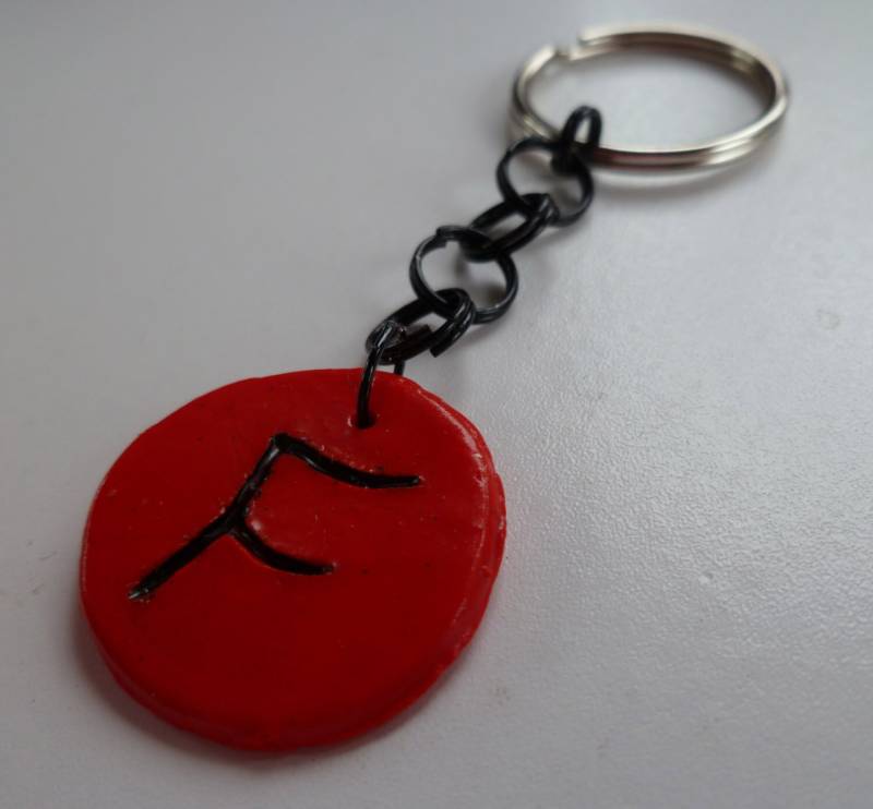 Rote Intial F Keychain von EmptyHeartCreations