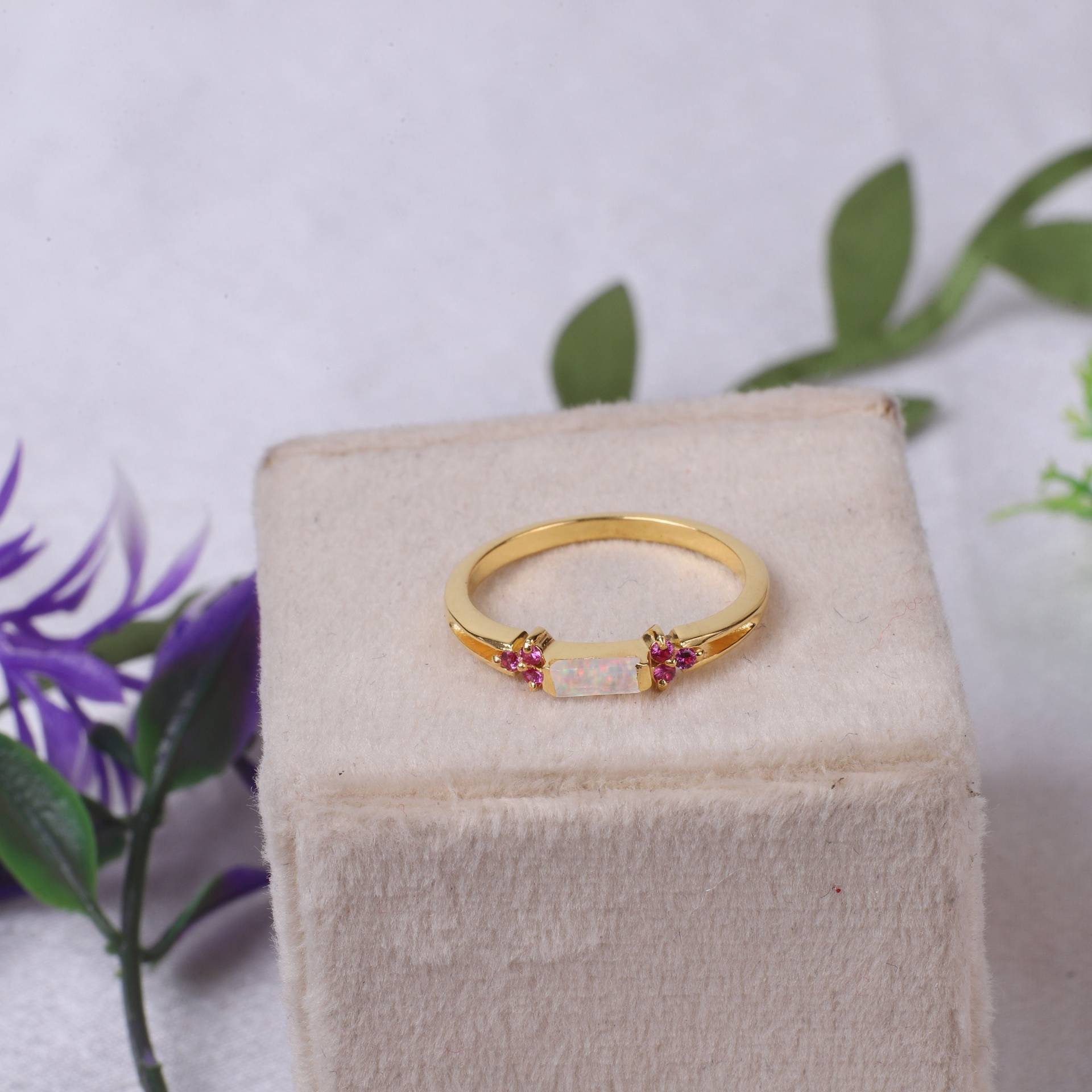 Opal Und Rosa Turmalin Ring Ehering Zweck Zarte Verlobungsring Weihnachtsgeschenk von Empyreanjewellers