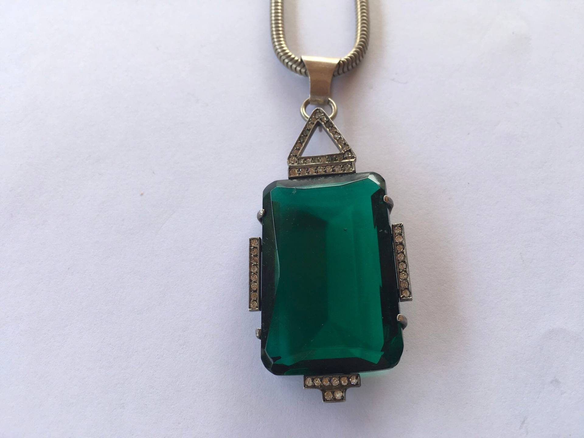 Art Deco Smaragdpaste Anhänger Mit Silberkette von EmsVintageJewels