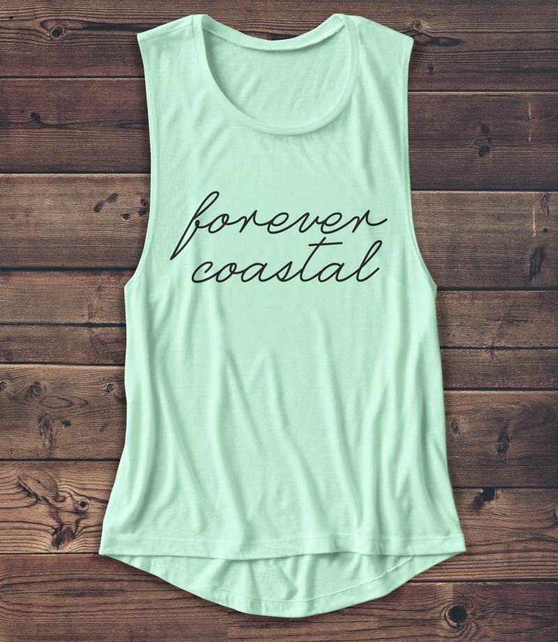Forever Coastal - Damen Muskel-T-Shirt Urlaub Muskel Tank Grafik Shirt Strand Workout Ozean Yoga Gym Tank von Emtizee