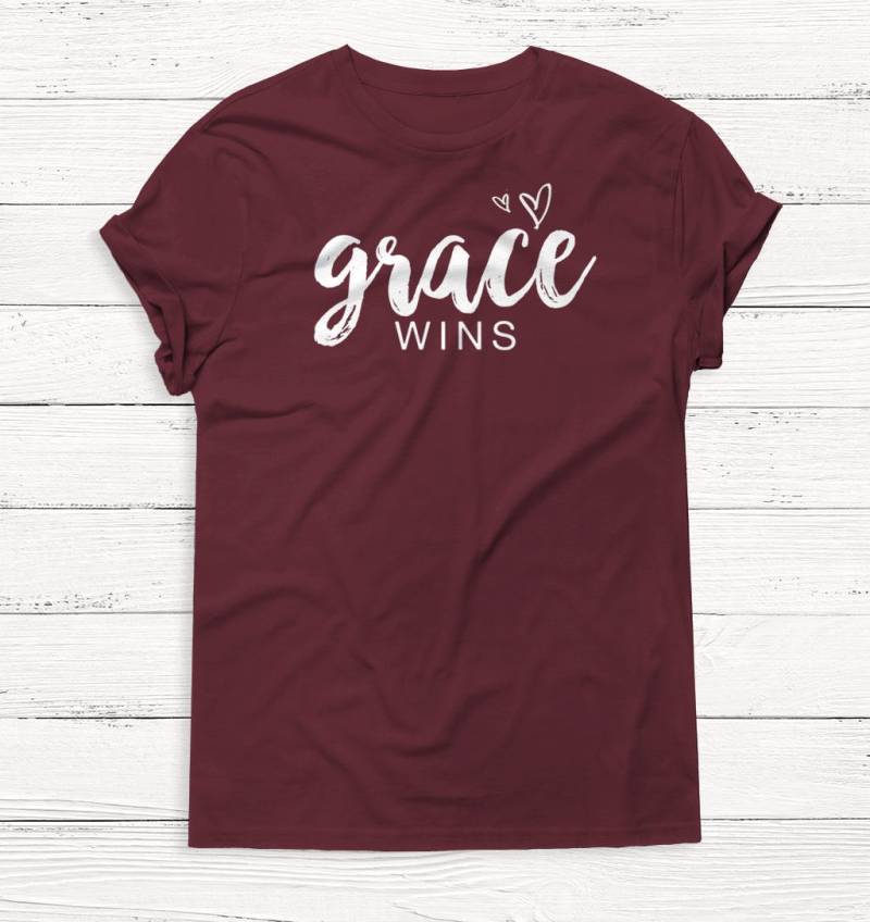 Grace Wins - Ostern Jesus Gott Christliches Shirt Anbetung Grafik T -Shirts Crewneck Kirche Religion von Emtizee
