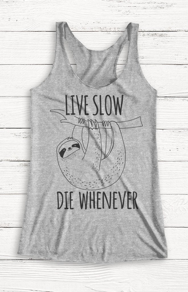 Live Slow Shirt - Cute Faultier Tier Lustige Racerback Tank Top Frauen Humor Text Hipster Geschenk Grafik T-Shirt Unisex von Emtizee