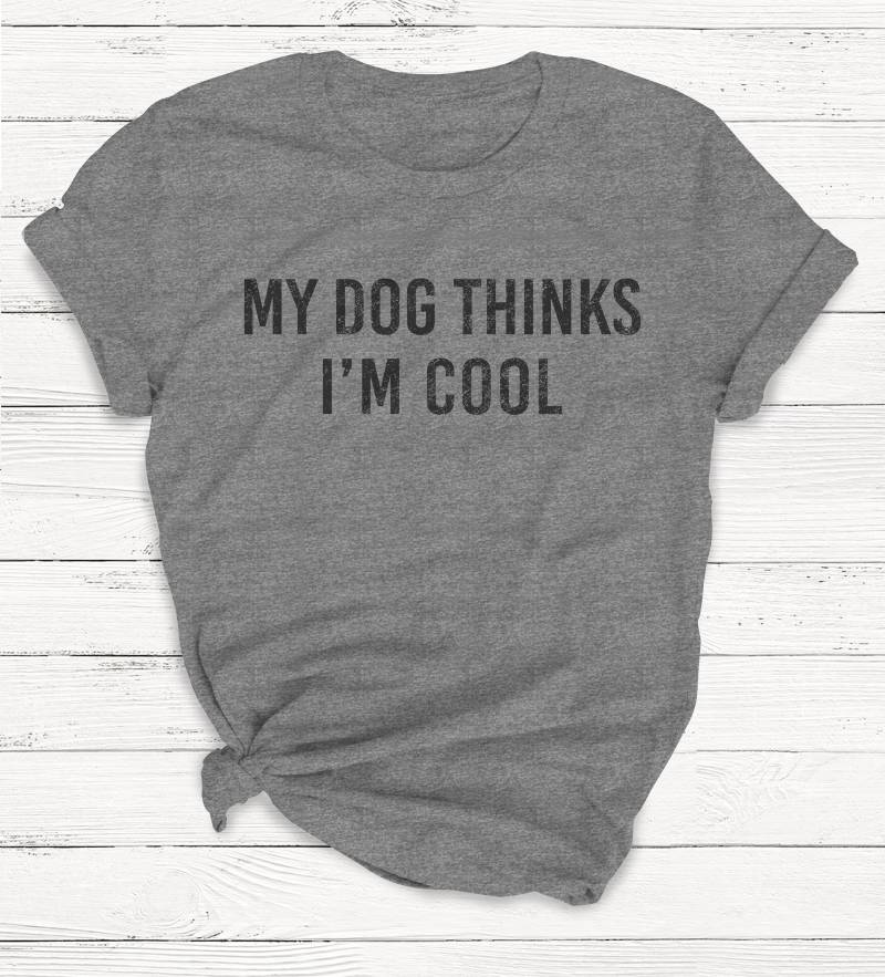 My Dog Thinks I'm Cool Shirt, Hunde Haustiere, Grafik Tshirt, Damen Unisex Crewneck Lustig, Humor, Niedlich, Shirt von Emtizee