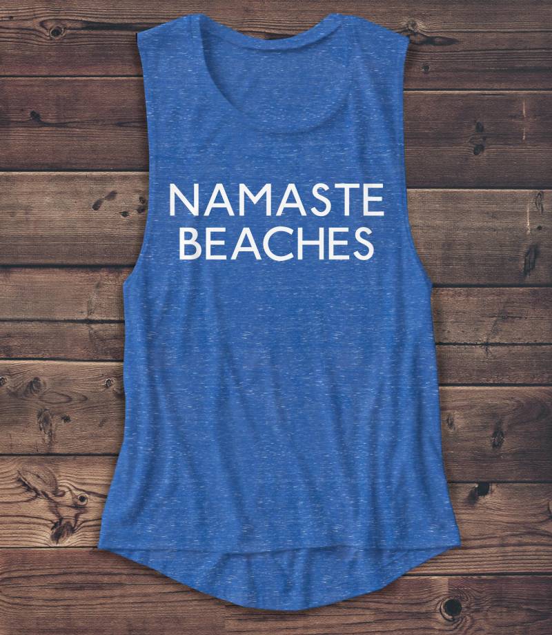 Namaste Strände - Damen Muskel T-Shirt Strand Urlaub Outdoor Sonnenschein Sommer Shirt Tank T Workout Top von Emtizee