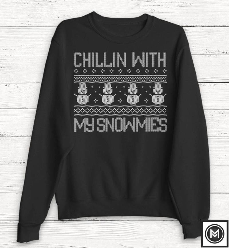Weihnachtspullover - Chillin With My Snowmies Weihnachten Winter Kälte Schnee Hässlicher von Emtizee